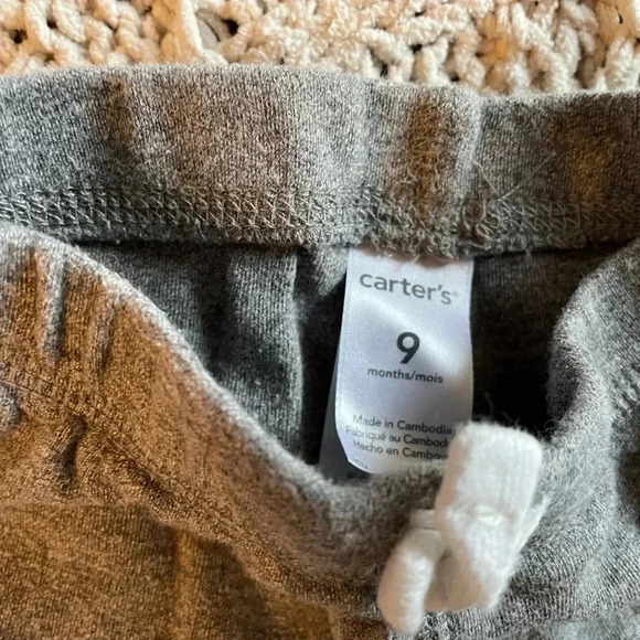 Carter’s 6-9 months gray sweatpants and red long sleeve penguin onesie set - Picture 4 of 4